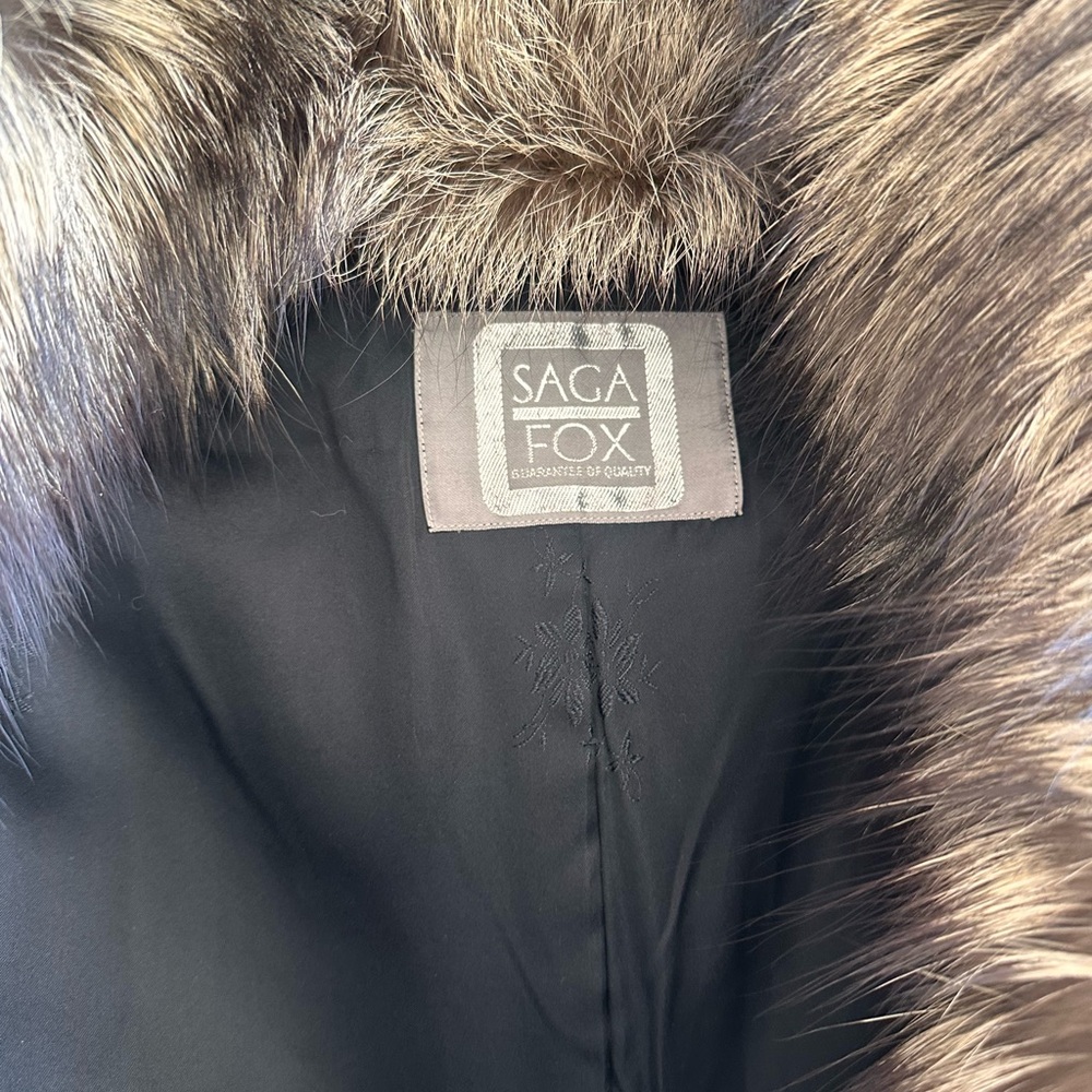 Saga Fox fur coat in pristine conditin - Picture 3 of 3